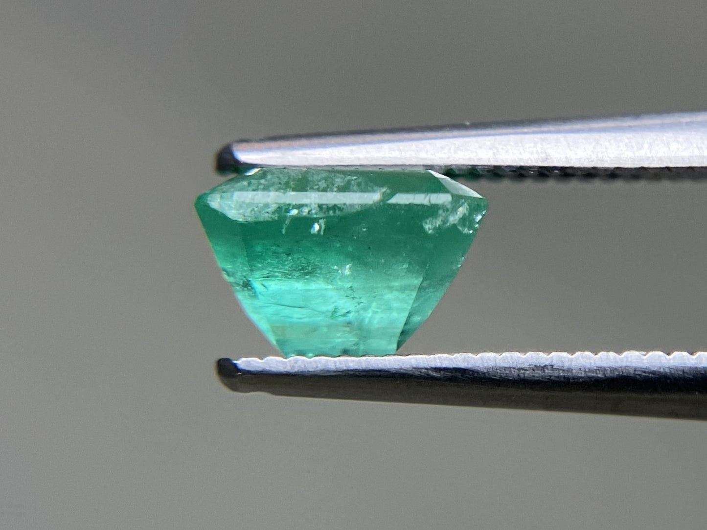 エメラルド 1.619ct 宝石ソーティング付き 7.1㎜×6.7㎜×4.6㎜ ルース（ 裸石 ） 4362YY