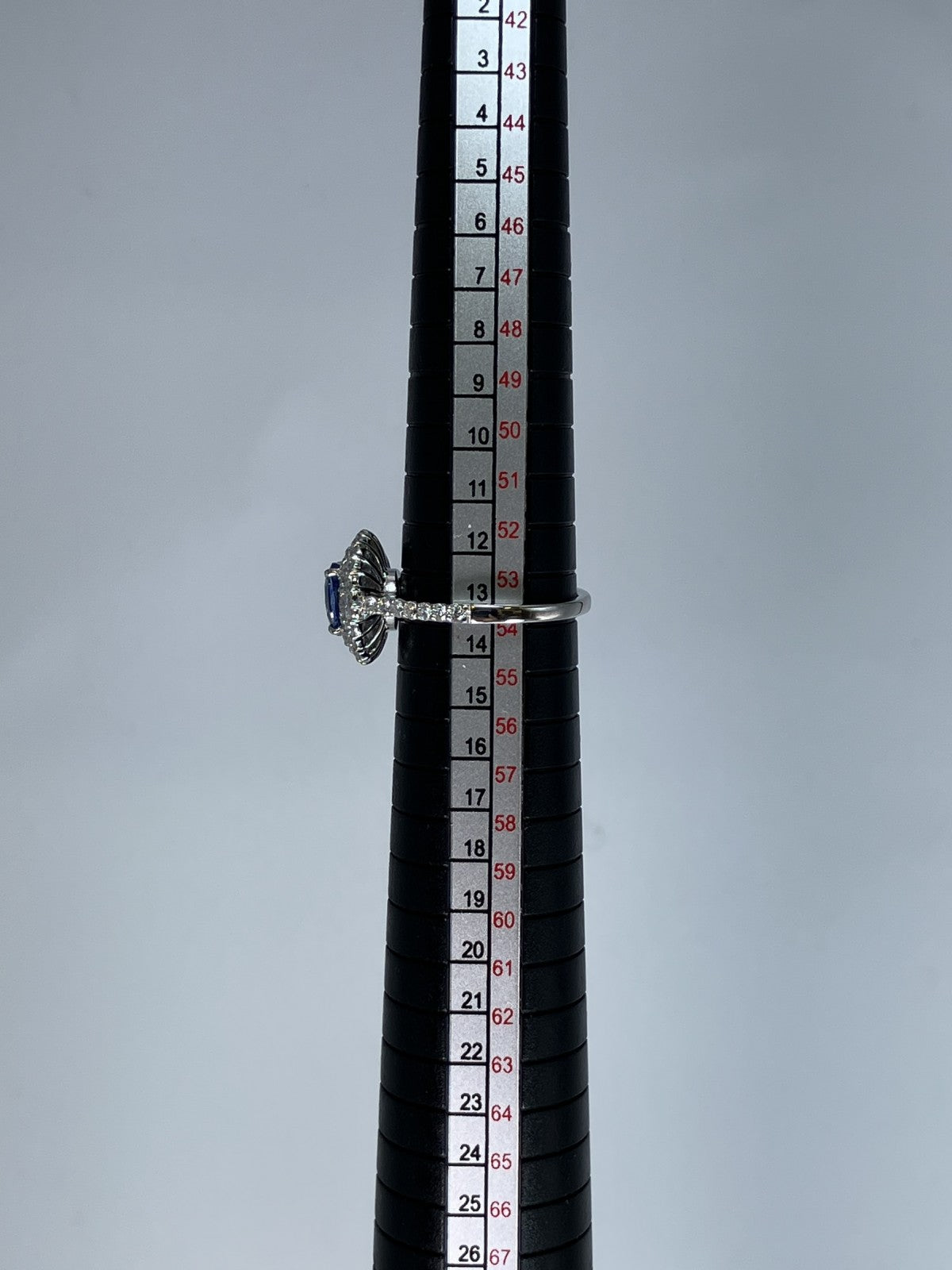 サファイア 1.35ct コンフラワーブルー Cornflower blue AIGS鑑別書 D0.72ct PT900 5.1g 指輪 （JP13号） サイズ直し無料 731K