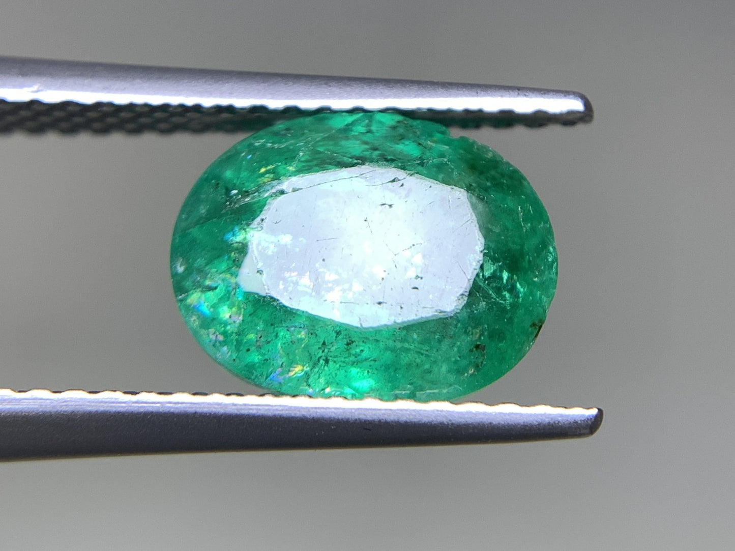 エメラルド 2.779ct 宝石ソーティング付き  10.0㎜×7.8㎜×5.7㎜  ルース（ 裸石 ） 2439Y