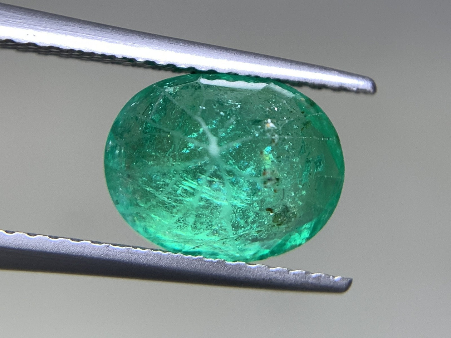 エメラルド 2.779ct 宝石ソーティング付き  10.0㎜×7.8㎜×5.7㎜  ルース（ 裸石 ） 2439Y