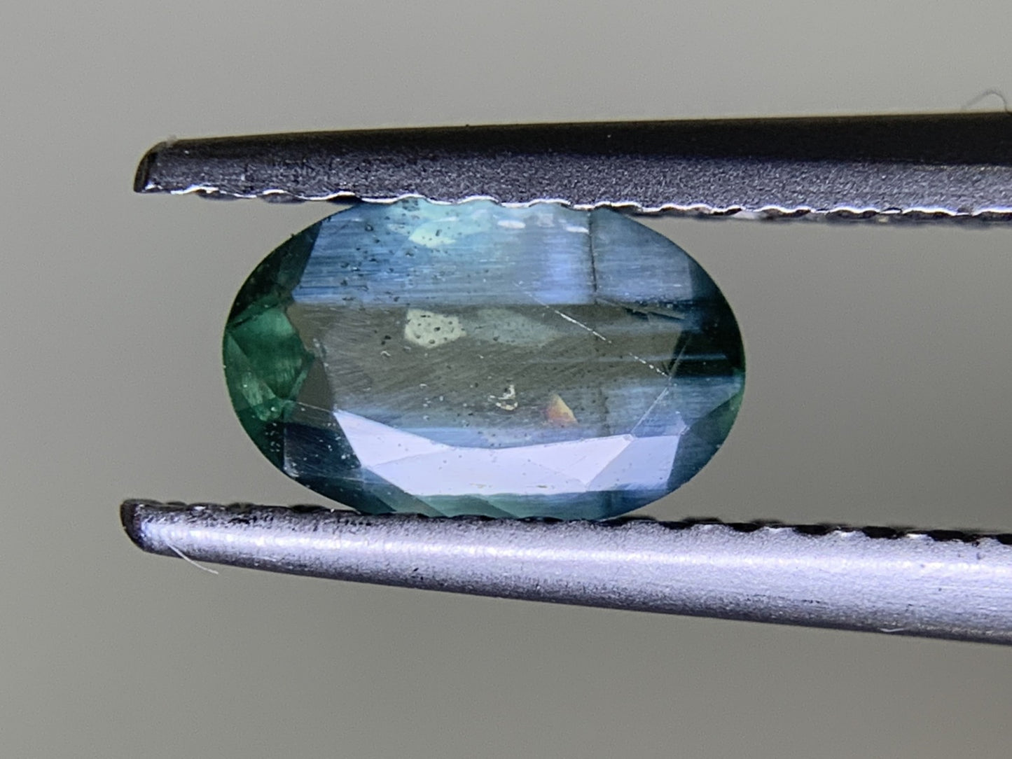 アレキサンドライト  0.67ct  GIA宝石鑑別書付き  India  Green changing to Purple 6.68㎜×4.36㎜×2.31㎜  ルース（ 裸石 ）   1722Y