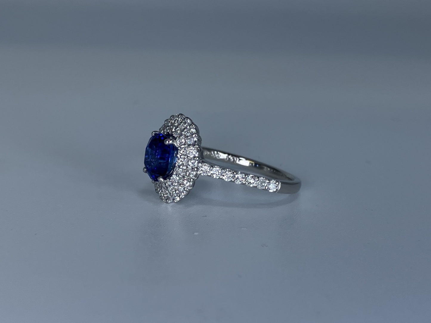 サファイア 1.71ct ロイヤルブルー royal blue AIGS鑑別書 D0.72ct PT900 5.3g 指輪 （JP13号） サイズ直し無料 728K