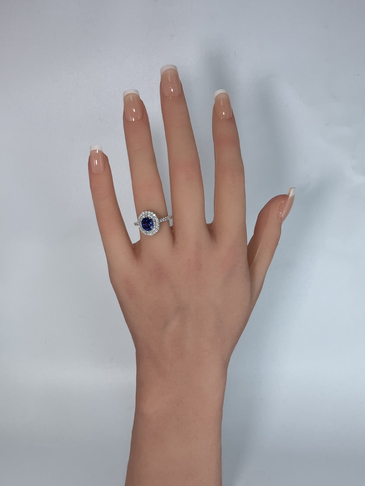 サファイア 1.71ct ロイヤルブルー royal blue AIGS鑑別書 D0.72ct PT900 5.3g 指輪 （JP13号） サイズ直し無料 728K