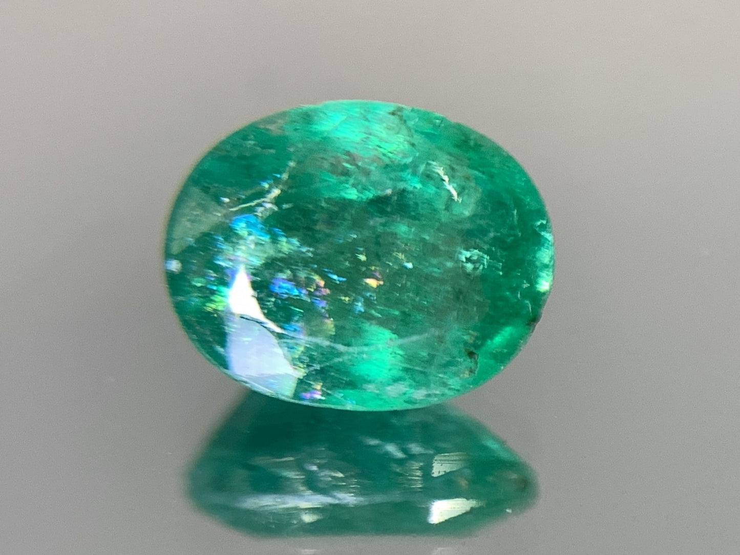 エメラルド 2.779ct 宝石ソーティング付き  10.0㎜×7.8㎜×5.7㎜  ルース（ 裸石 ） 2439Y