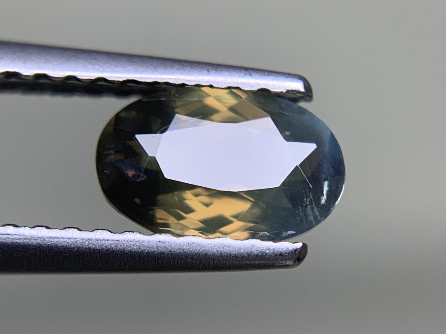 アレキサンドライト 0.863ct  中央宝石ソーティング付き  7.21㎜×4.73㎜×2.87㎜  ルース（ 裸石 ） 4281Y