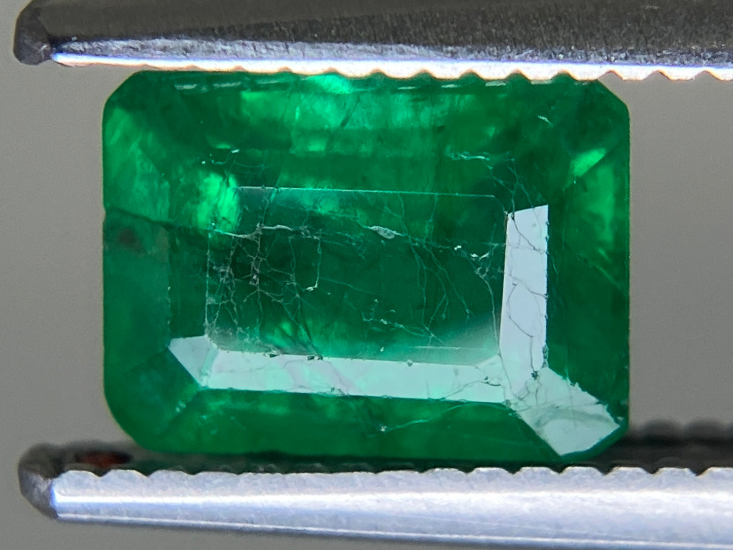 エメラルド 1.149ct 中央宝石ソーティング付き  7.03㎜×5.25㎜×4.02㎜  ルース（ 裸石 ） 4371YY
