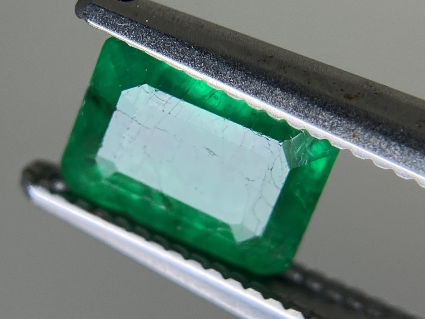 エメラルド 1.149ct 中央宝石ソーティング付き  7.03㎜×5.25㎜×4.02㎜  ルース（ 裸石 ） 4371YY
