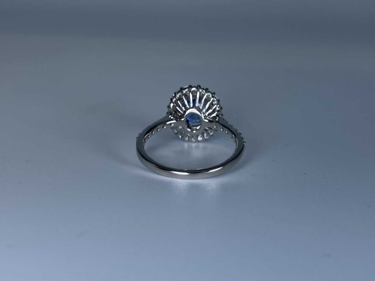 サファイア 1.55ct コンフラワーブルー Cornflower blue AIGS鑑別書 D0.72ct PT900 5.2g 指輪 （JP14号） サイズ直し無料 8194K