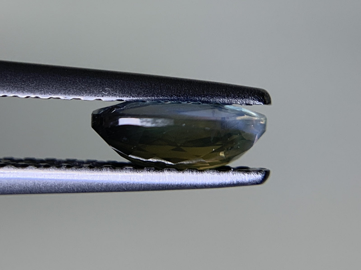 アレキサンドライト 0.863ct  中央宝石ソーティング付き  7.21㎜×4.73㎜×2.87㎜  ルース（ 裸石 ） 4281Y