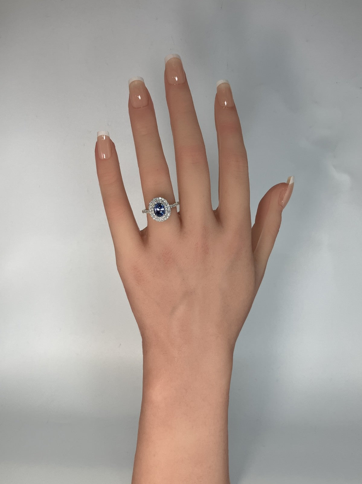 サファイア 1.55ct コンフラワーブルー Cornflower blue AIGS鑑別書 D0.72ct PT900 5.2g 指輪 （JP14号） サイズ直し無料 8194K