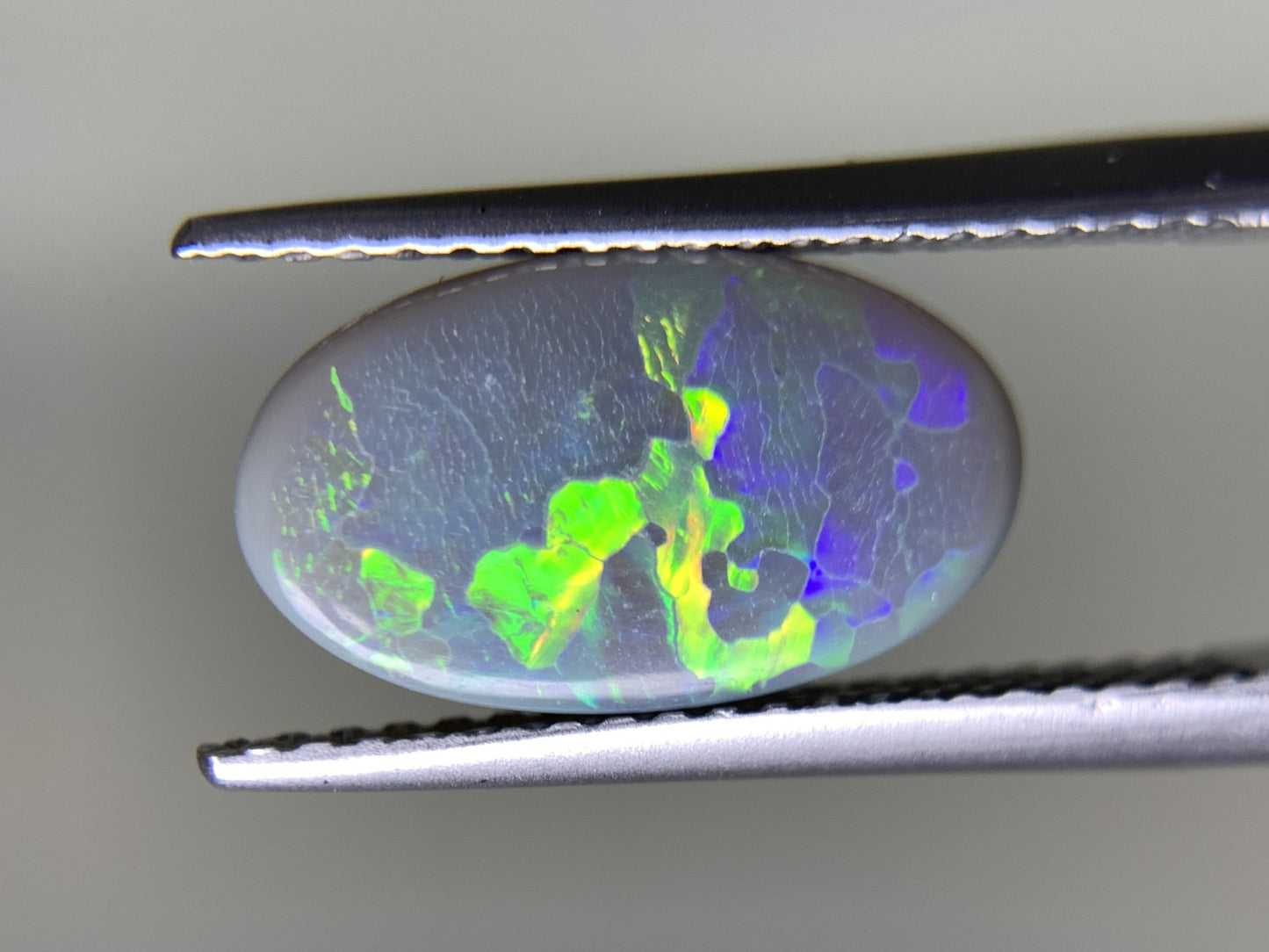 ブラックオパール 天然 1.476ct 中央宝石ソーティング付き 12.8㎜×7.6㎜×2.5㎜ 天然 ルース（ 裸石 ） 4856Y