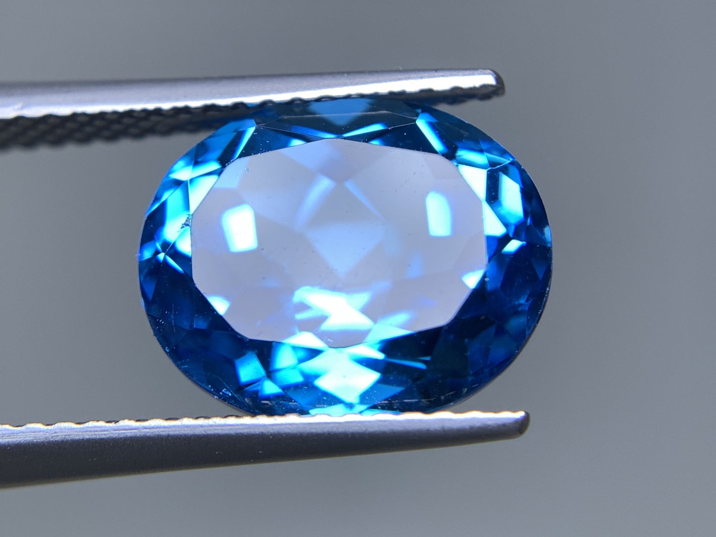 ブルートパーズ 天然 7.000ct 宝石ソーティング付き 12.0㎜×10.0㎜×7.1㎜ ルース（ 裸石 ） 6827Y