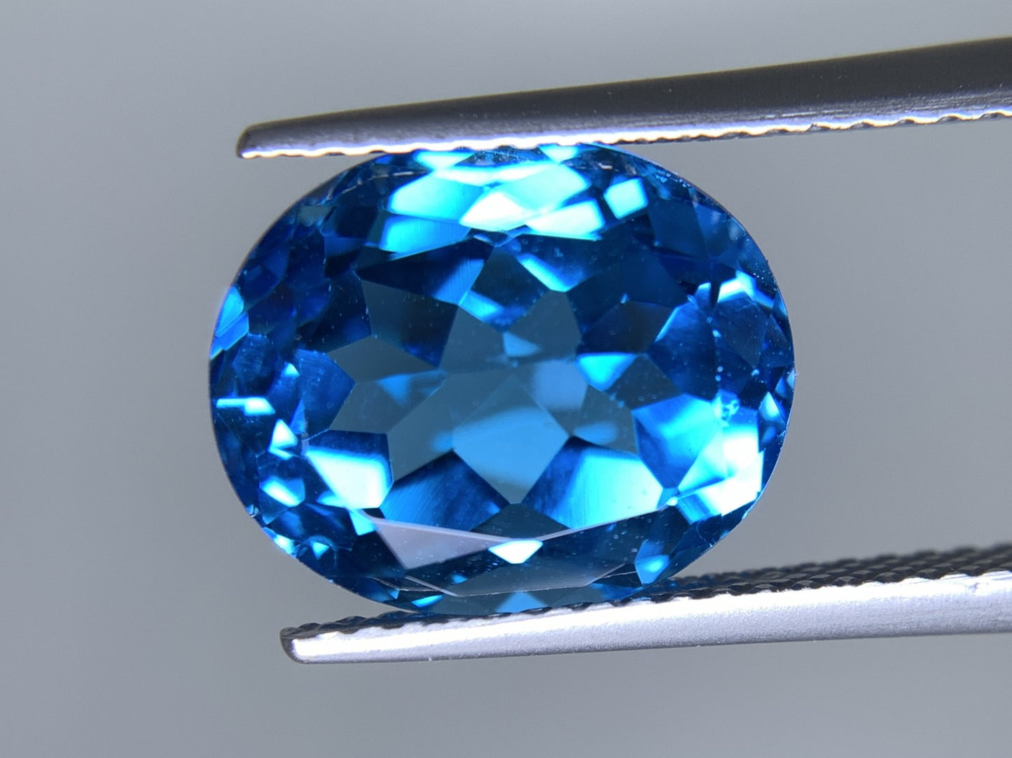 ブルートパーズ 天然 7.000ct 宝石ソーティング付き 12.0㎜×10.0㎜×7.1㎜ ルース（ 裸石 ） 6827Y