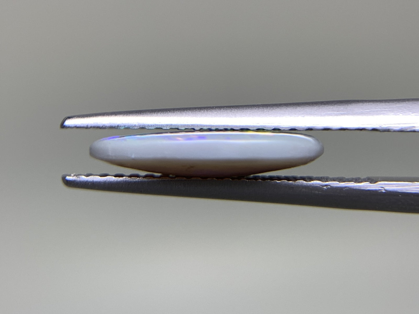 ブラックオパール 天然 1.476ct 中央宝石ソーティング付き 12.8㎜×7.6㎜×2.5㎜ 天然 ルース（ 裸石 ） 4856Y