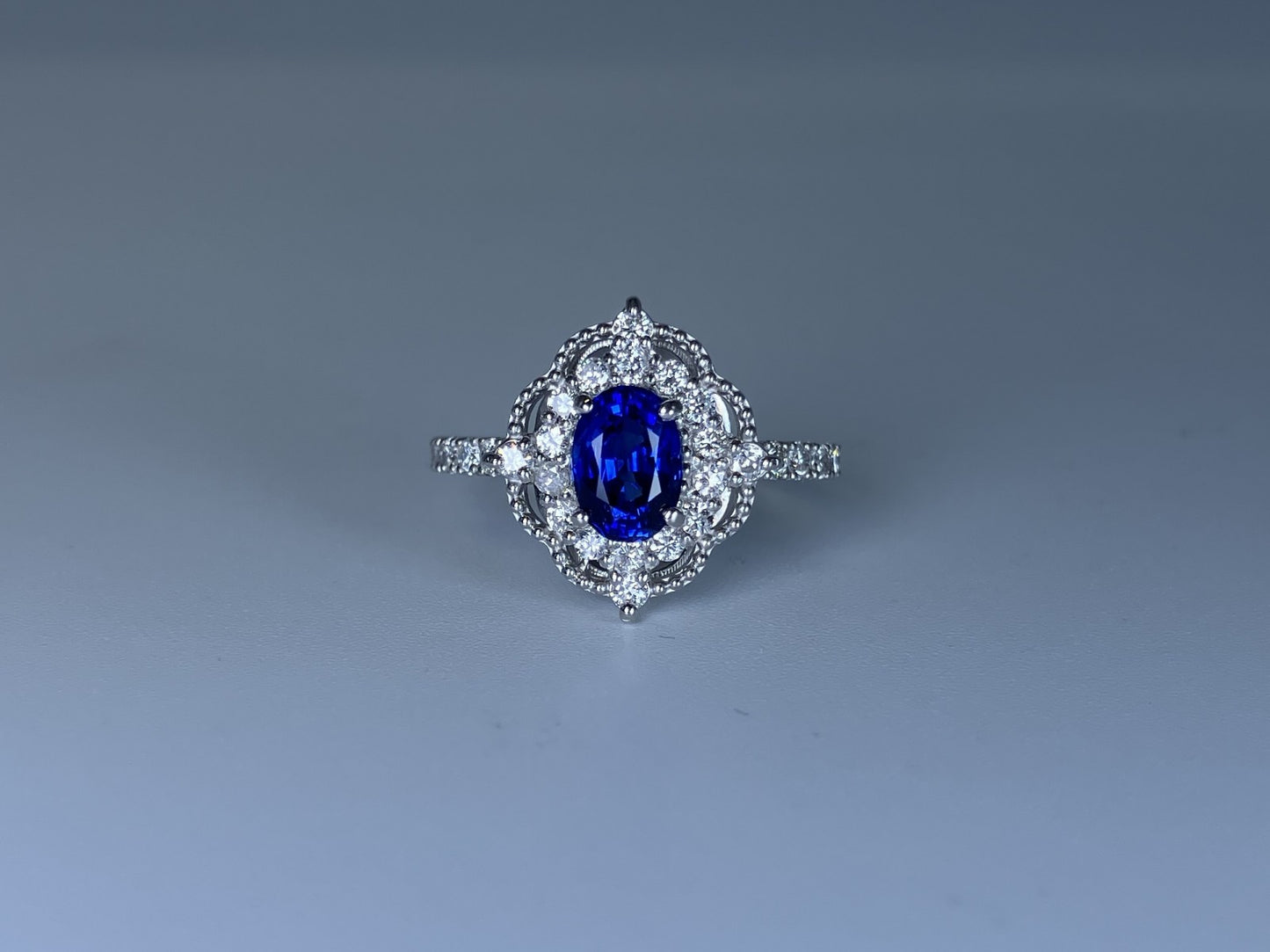 サファイア 1.05ct ロイヤルブルー royal blue AIGS鑑別書 D0.34ct PT900 4.3g 指輪 （JP12号） サイズ直し無料 1472K