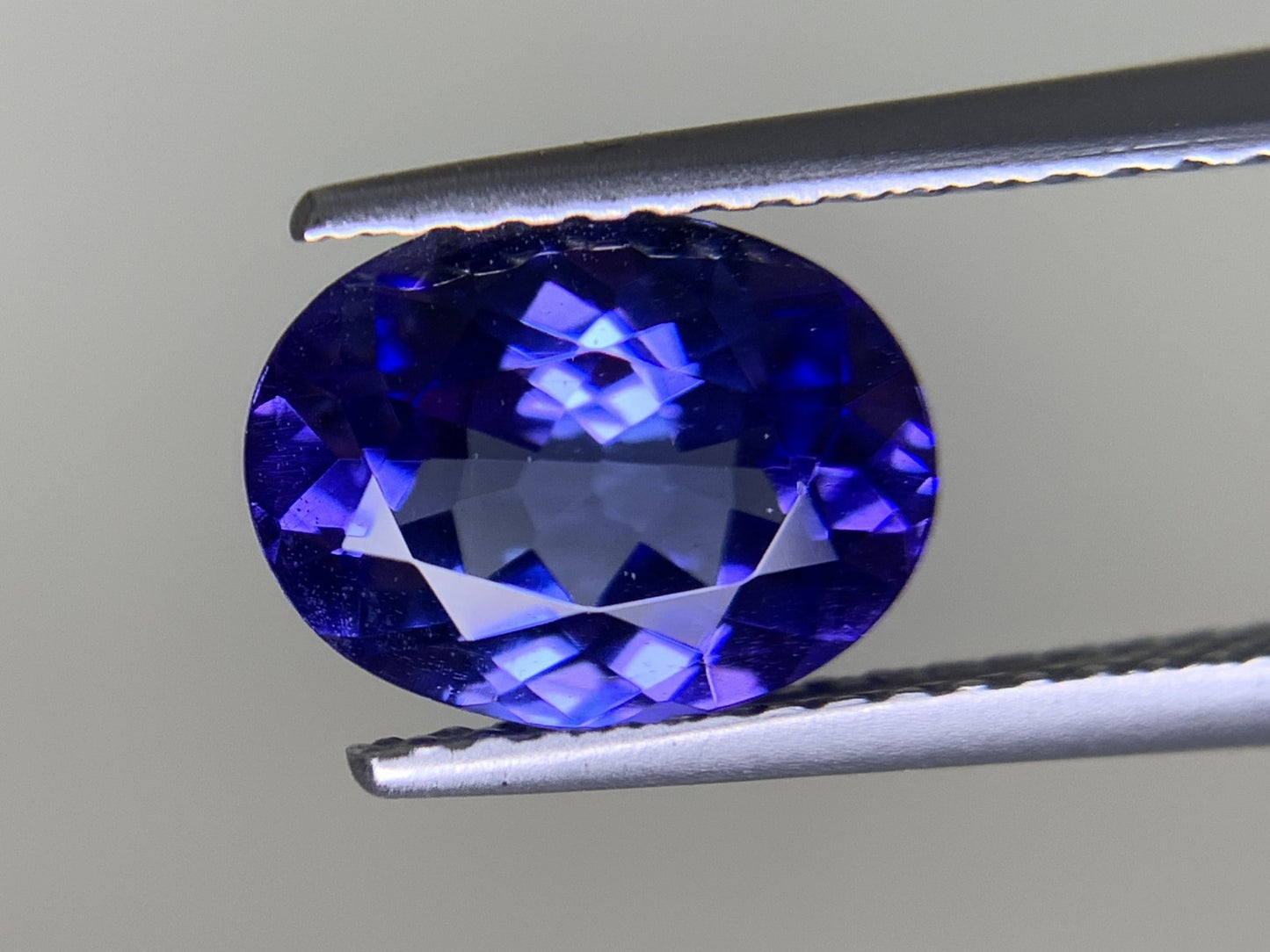 タンザナイト 1.808ct 宝石ソーティング付き  9.2㎜×6.9㎜×4.1㎜  ルース（ 裸石 ） 3771Y