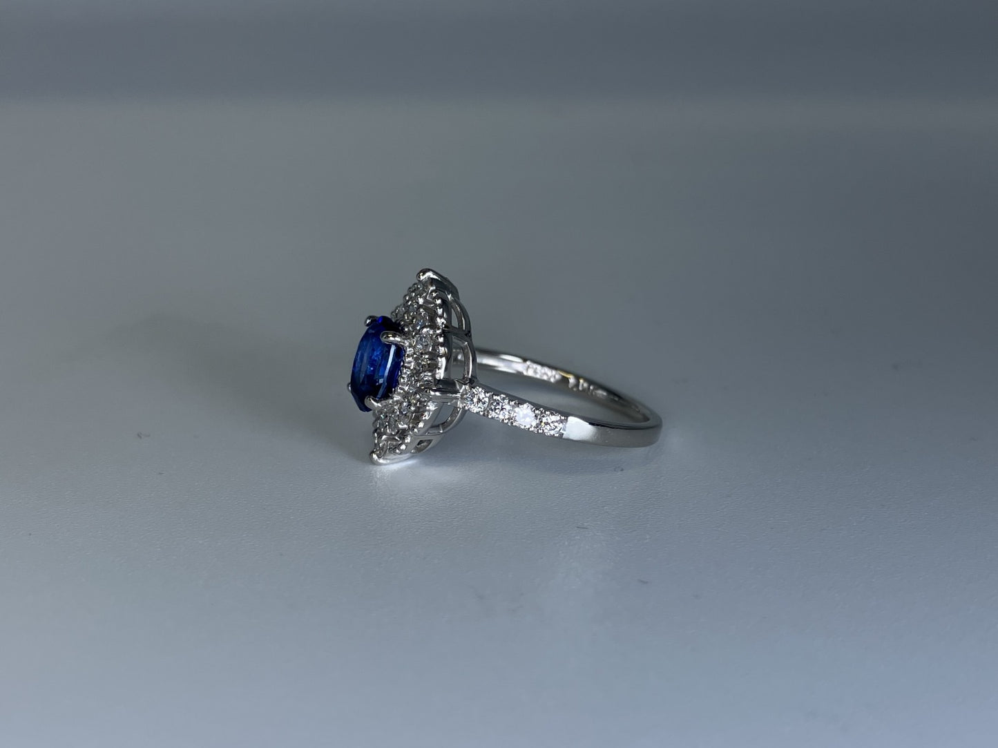 サファイア 1.05ct ロイヤルブルー royal blue AIGS鑑別書 D0.34ct PT900 4.3g 指輪 （JP12号） サイズ直し無料 1472K