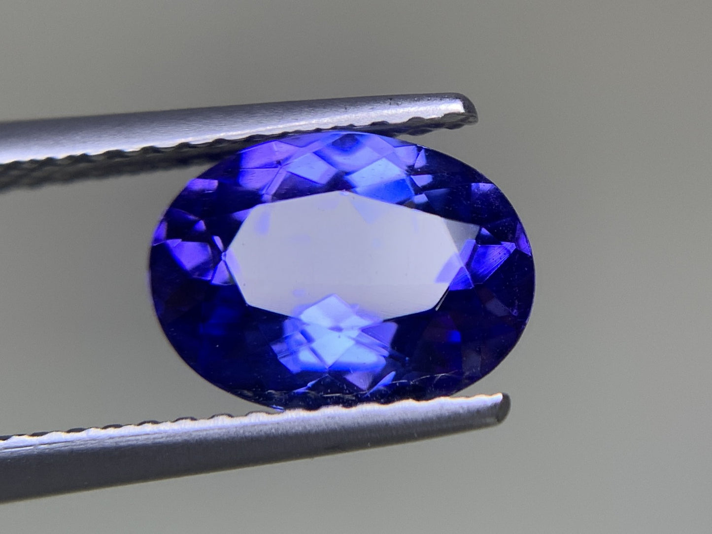 タンザナイト 1.808ct 宝石ソーティング付き  9.2㎜×6.9㎜×4.1㎜  ルース（ 裸石 ） 3771Y