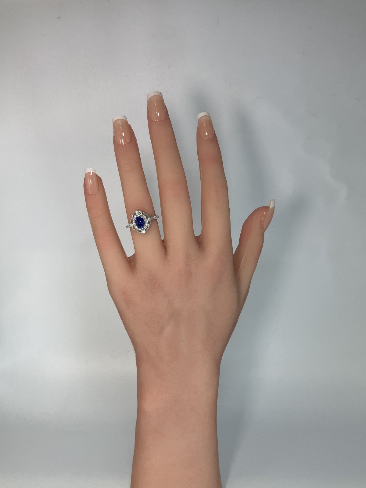 サファイア 1.05ct ロイヤルブルー royal blue AIGS鑑別書 D0.34ct PT900 4.3g 指輪 （JP12号） サイズ直し無料 1472K