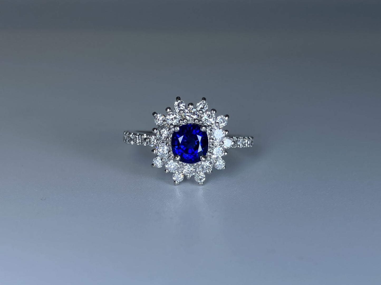 サファイア 1.08ct ロイヤルブルー royal blue AIGS鑑別書 D0.75ct PT900 5.7g 指輪 （JP14号） サイズ直し無料 4109K