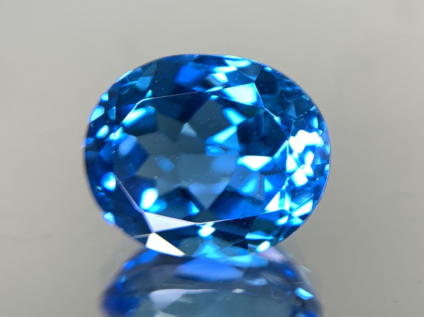 ブルートパーズ 天然 7.000ct 宝石ソーティング付き 12.0㎜×10.0㎜×7.1㎜ ルース（ 裸石 ） 6827Y