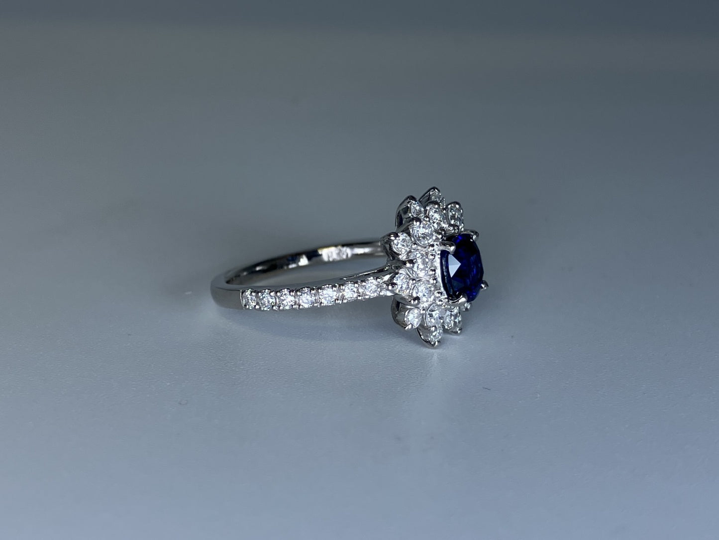 サファイア 1.08ct ロイヤルブルー royal blue AIGS鑑別書 D0.75ct PT900 5.7g 指輪 （JP14号） サイズ直し無料 4109K