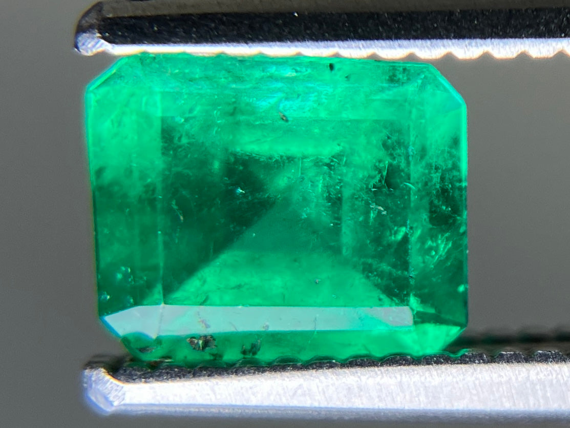エメラルド 天然 0.651ct 中央宝石ソーティング付き 6.07㎜×5.05㎜×3.35㎜ ルース（ 裸石 ） 7536YY