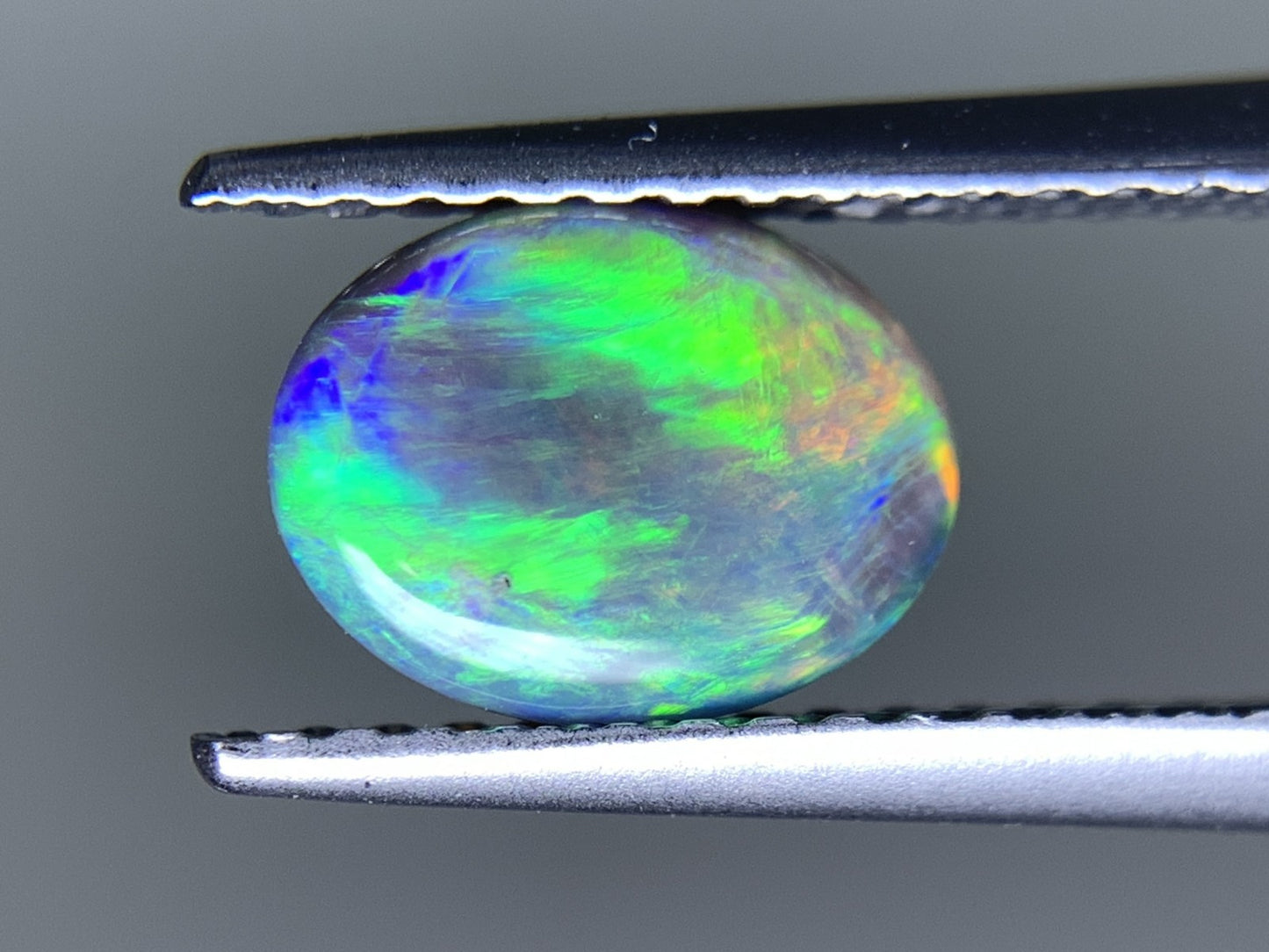ブラックオパール 天然  0.875ct  宝石ソーティング付き  7.9㎜×6.1㎜×2.6㎜ ルース（ 裸石 ）  6001Y
