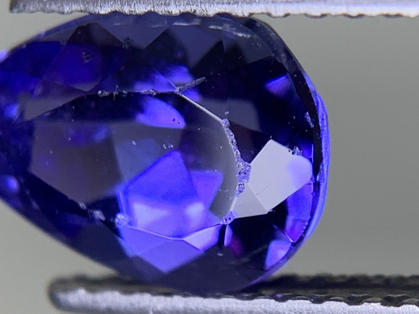 タンザナイト 1.909ct 宝石ソーティング付き  9.1㎜×6.7㎜×5.0㎜  ルース（ 裸石 ） 3770Y