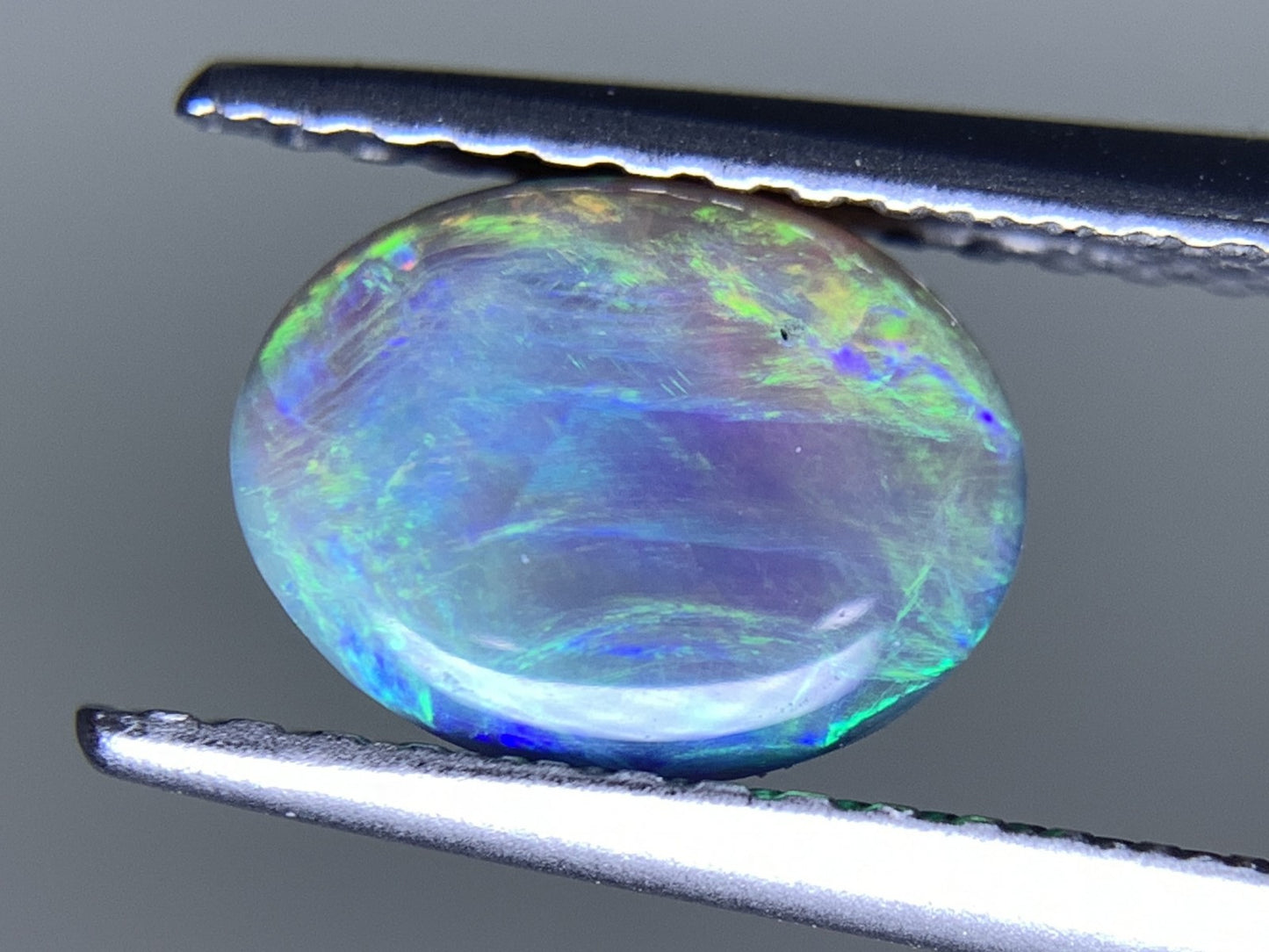ブラックオパール 天然  0.875ct  宝石ソーティング付き  7.9㎜×6.1㎜×2.6㎜ ルース（ 裸石 ）  6001Y