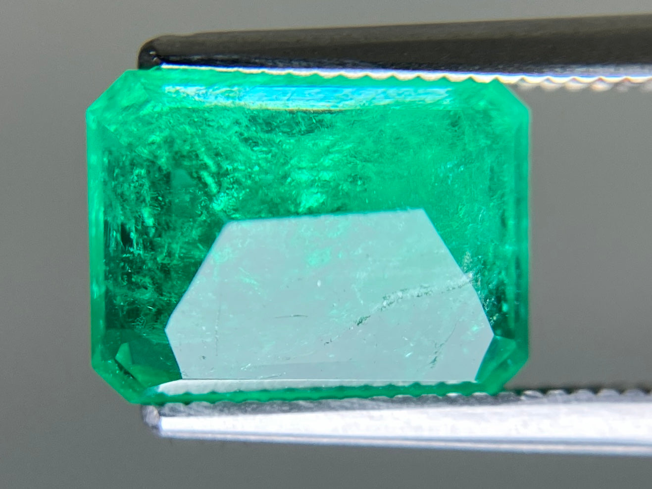 エメラルド 天然 3.562ct 中央宝石ソーティング付き 10.40㎜×7.78㎜×5.42㎜ ルース（ 裸石 ） 7553YY