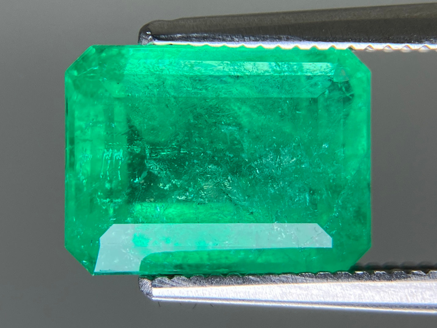 エメラルド 天然 3.562ct 中央宝石ソーティング付き 10.40㎜×7.78㎜×5.42㎜ ルース（ 裸石 ） 7553YY