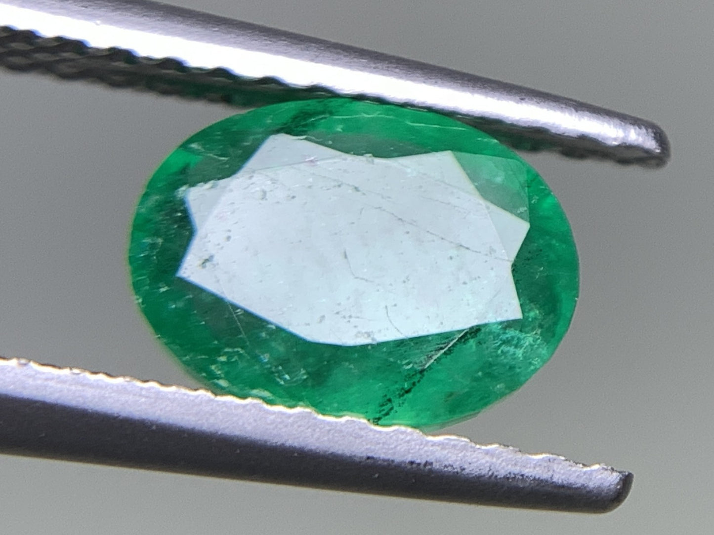 エメラルド  天然  1.127ct  中央宝石ソーティング付き  7.63㎜×5.75㎜×3.57㎜   天然 ルース（ 裸石 ） 5098Y