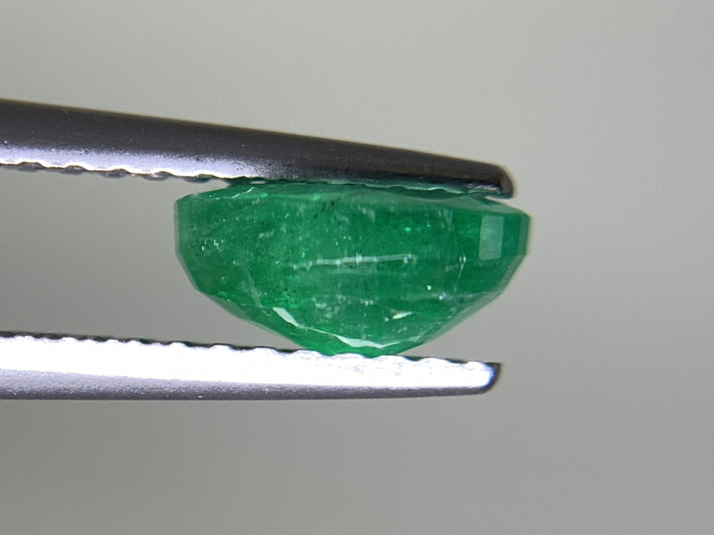 エメラルド  天然  1.127ct  中央宝石ソーティング付き  7.63㎜×5.75㎜×3.57㎜   天然 ルース（ 裸石 ） 5098Y