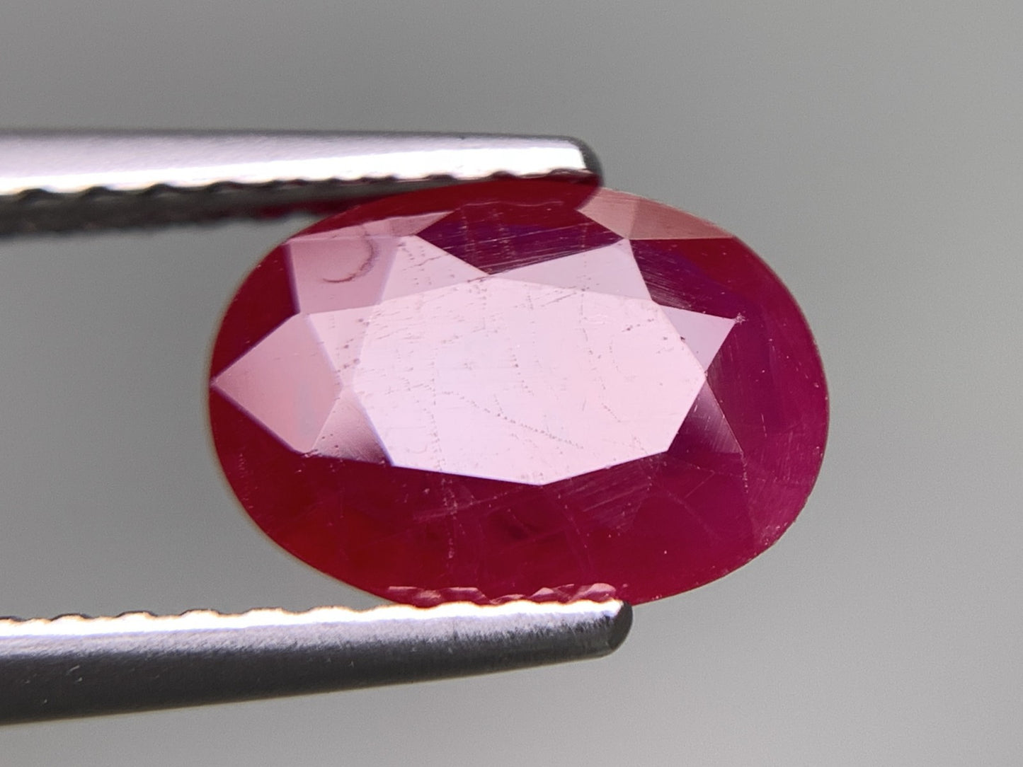 ルビー 天然 1.499ct 中央宝石ソーティング付き 8.65㎜×6.36㎜×2.76㎜ ルース（ 裸石 ） 7962Y