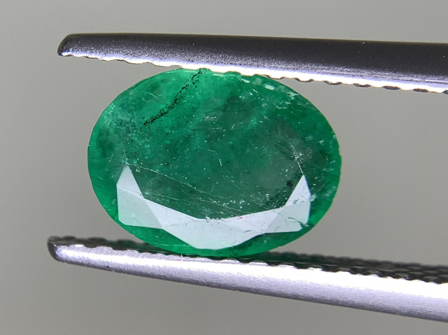 エメラルド  天然  1.127ct  中央宝石ソーティング付き  7.63㎜×5.75㎜×3.57㎜   天然 ルース（ 裸石 ） 5098Y