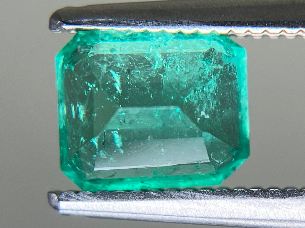 エメラルド 天然 1.186ct 中央宝石ソーティング付き 6.84㎜×5.80㎜×4.40㎜ ルース（ 裸石 ） 7512YY