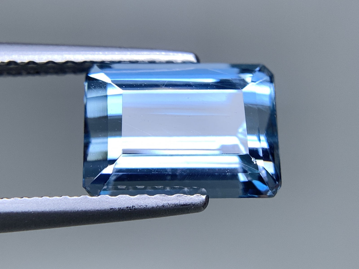 アクアマリン 天然 2.415ct 中央宝石ソーティング付き 9.20㎜×6.55㎜×5.30㎜ ルース（ 裸石 ） 6786Y