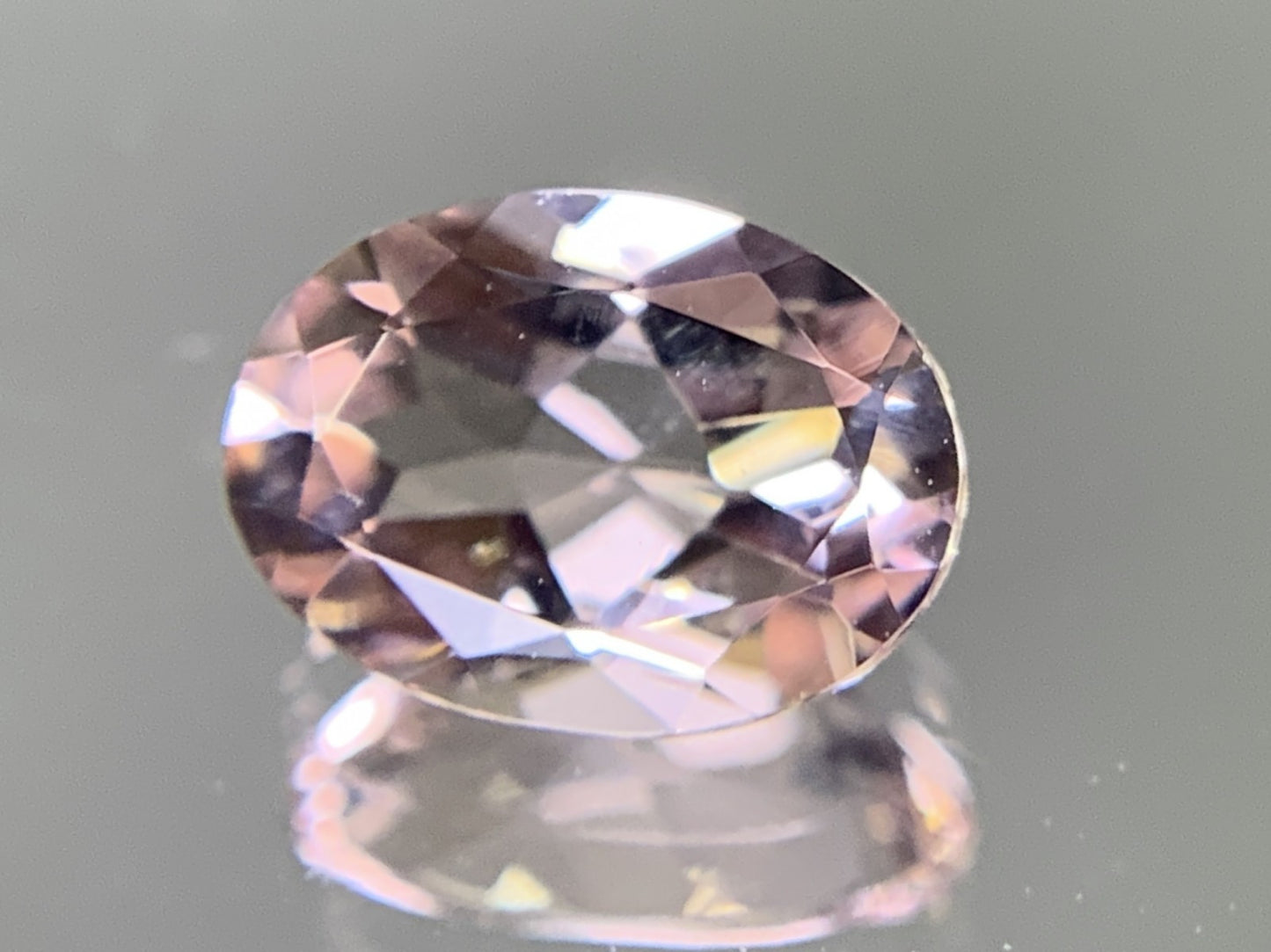 モルガナイト 1.010ct 宝石ソーティング付き  7.9㎜×5.8㎜×3.5㎜  ルース（ 裸石 ） 3574Y