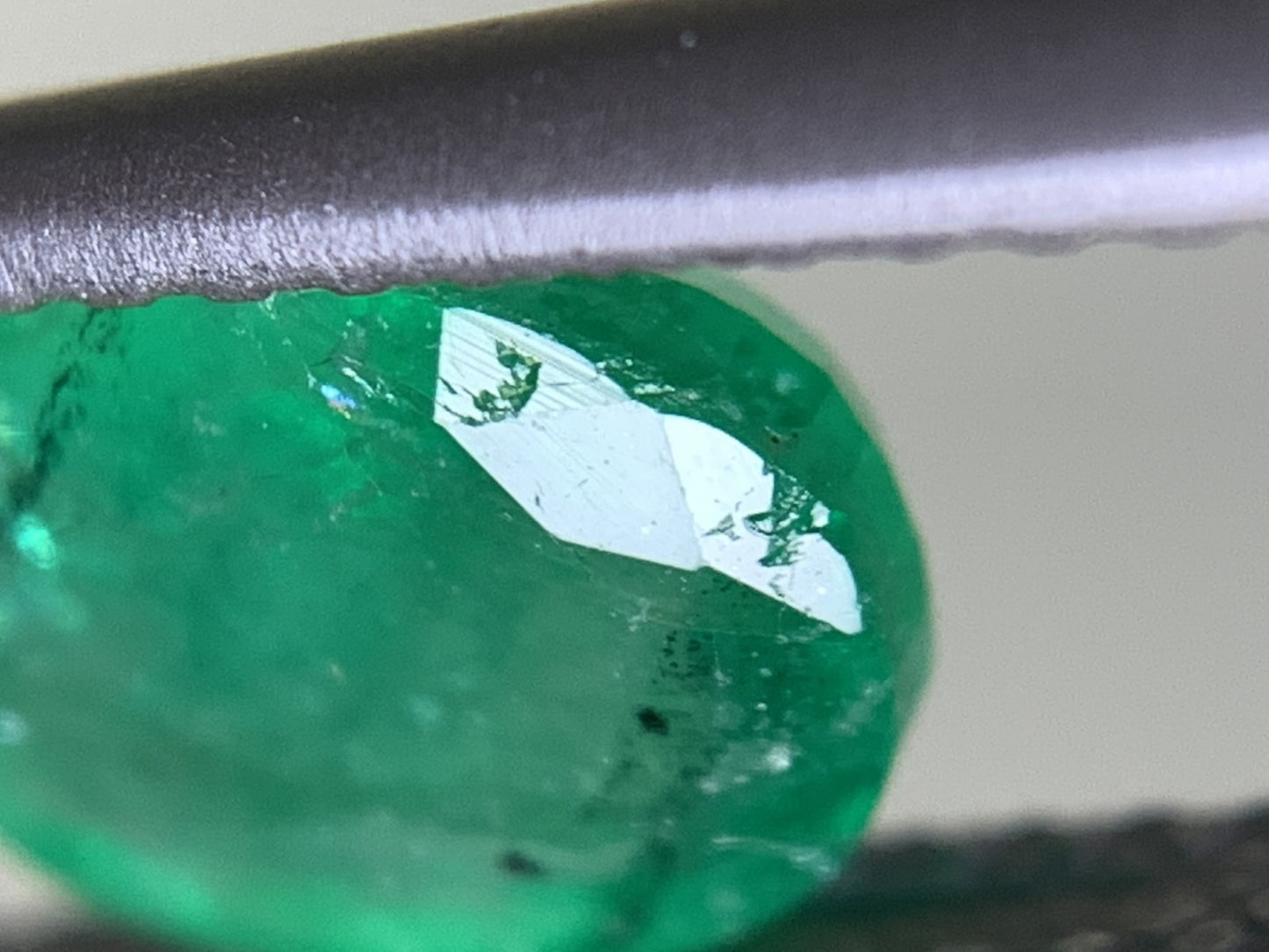 エメラルド  天然  1.127ct  中央宝石ソーティング付き  7.63㎜×5.75㎜×3.57㎜   天然 ルース（ 裸石 ） 5098Y