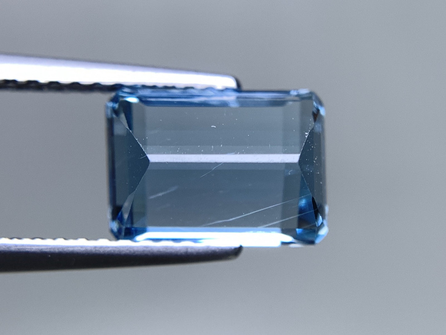 アクアマリン 天然 2.415ct 中央宝石ソーティング付き 9.20㎜×6.55㎜×5.30㎜ ルース（ 裸石 ） 6786Y