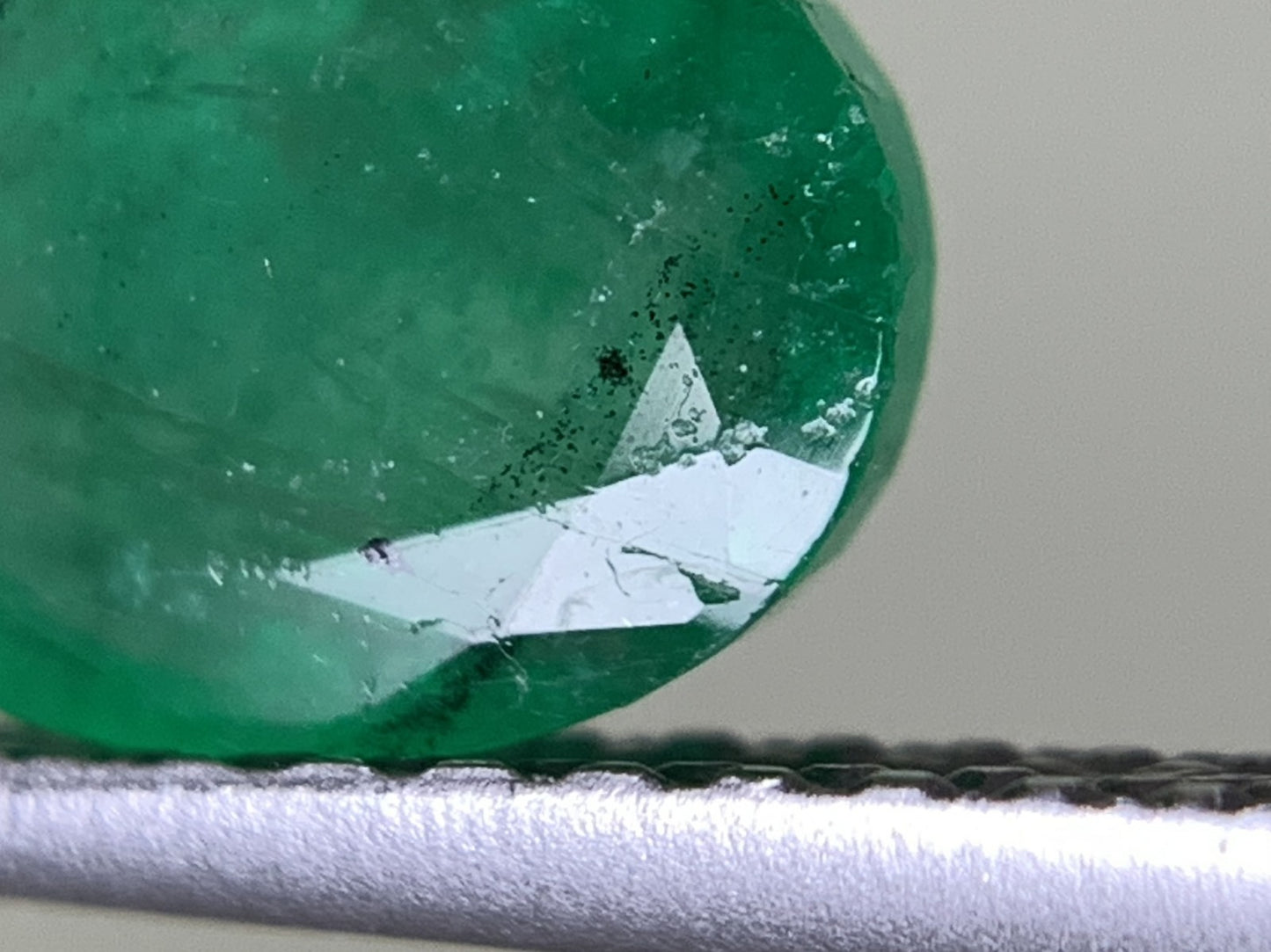 エメラルド  天然  1.127ct  中央宝石ソーティング付き  7.63㎜×5.75㎜×3.57㎜   天然 ルース（ 裸石 ） 5098Y