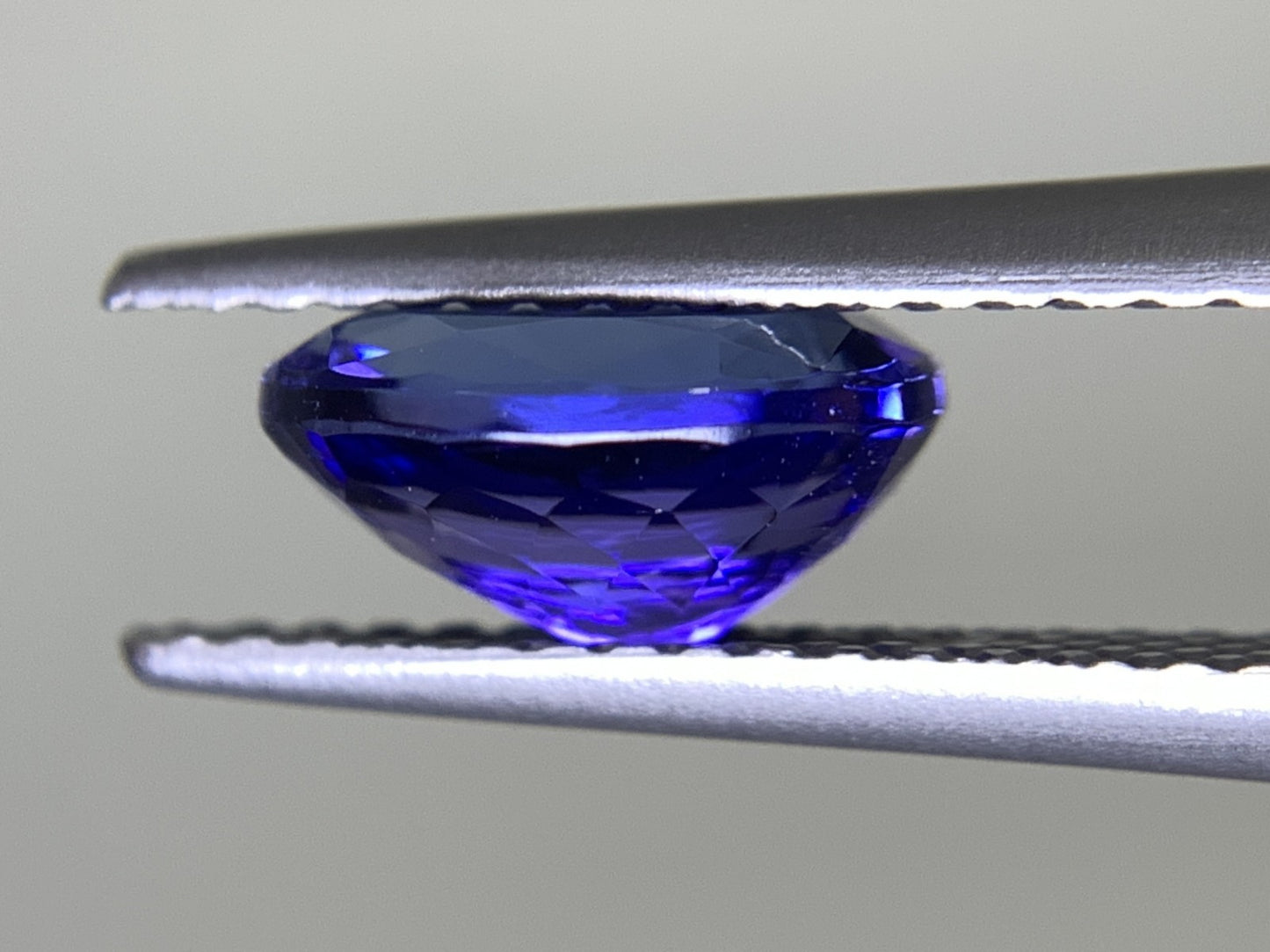 タンザナイト 1.53ct 宝石ソーティング付き  8.1㎜×6.1㎜×4.0㎜ ルース（ 裸石 ） 2548Y