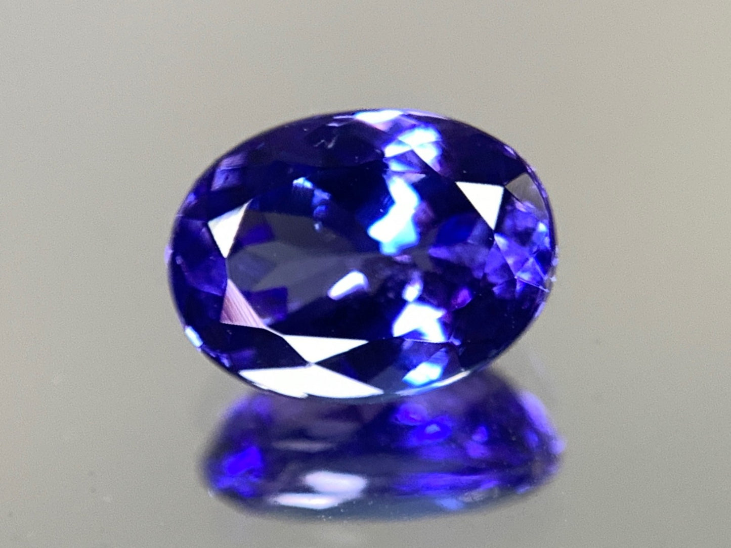 タンザナイト 1.53ct 宝石ソーティング付き  8.1㎜×6.1㎜×4.0㎜ ルース（ 裸石 ） 2548Y