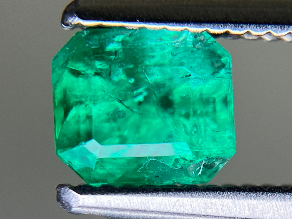 エメラルド 天然 0.629ct 宝石ソーティング付き 5.0㎜×4.4㎜×4.0㎜ ルース（ 裸石 ） 7511YY