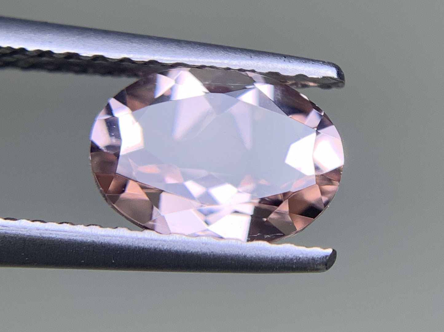 モルガナイト 1.010ct 宝石ソーティング付き  7.9㎜×5.8㎜×3.5㎜  ルース（ 裸石 ） 3574Y