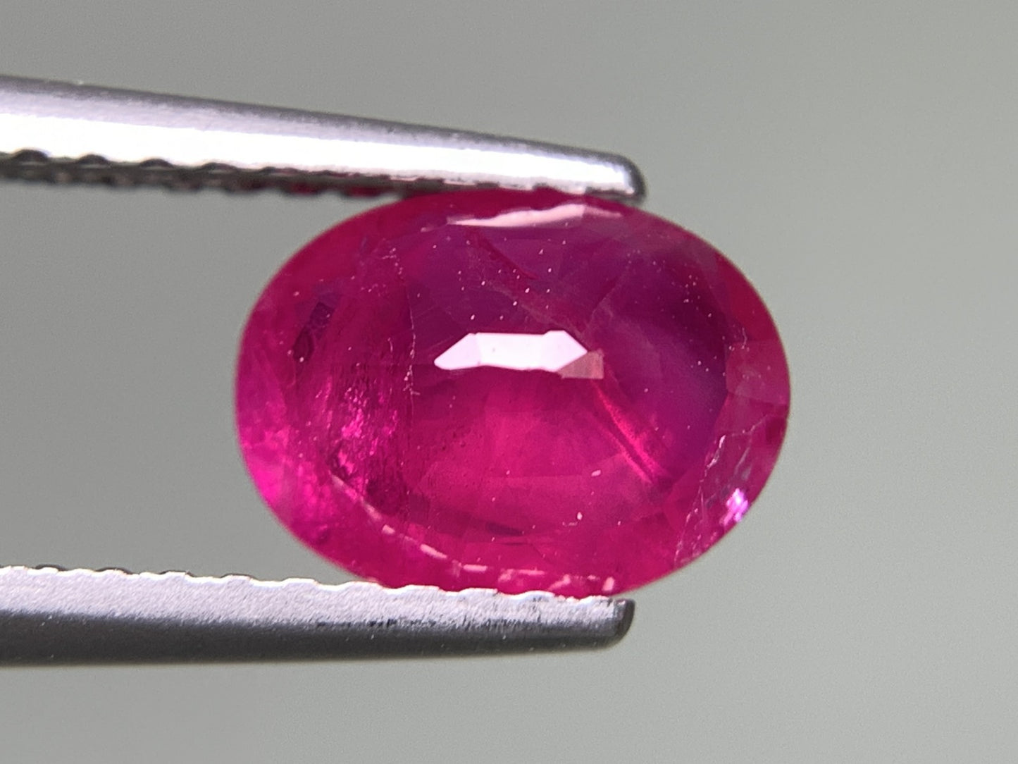 ルビー 天然 1.342ct 中央宝石ソーティング付き 7.91㎜×6.08㎜×3.17㎜ ルース（ 裸石 ） 7957Y