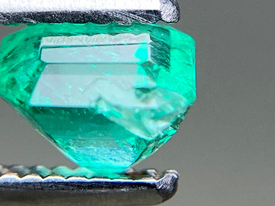 エメラルド 天然 0.629ct 宝石ソーティング付き 5.0㎜×4.4㎜×4.0㎜ ルース（ 裸石 ） 7511YY