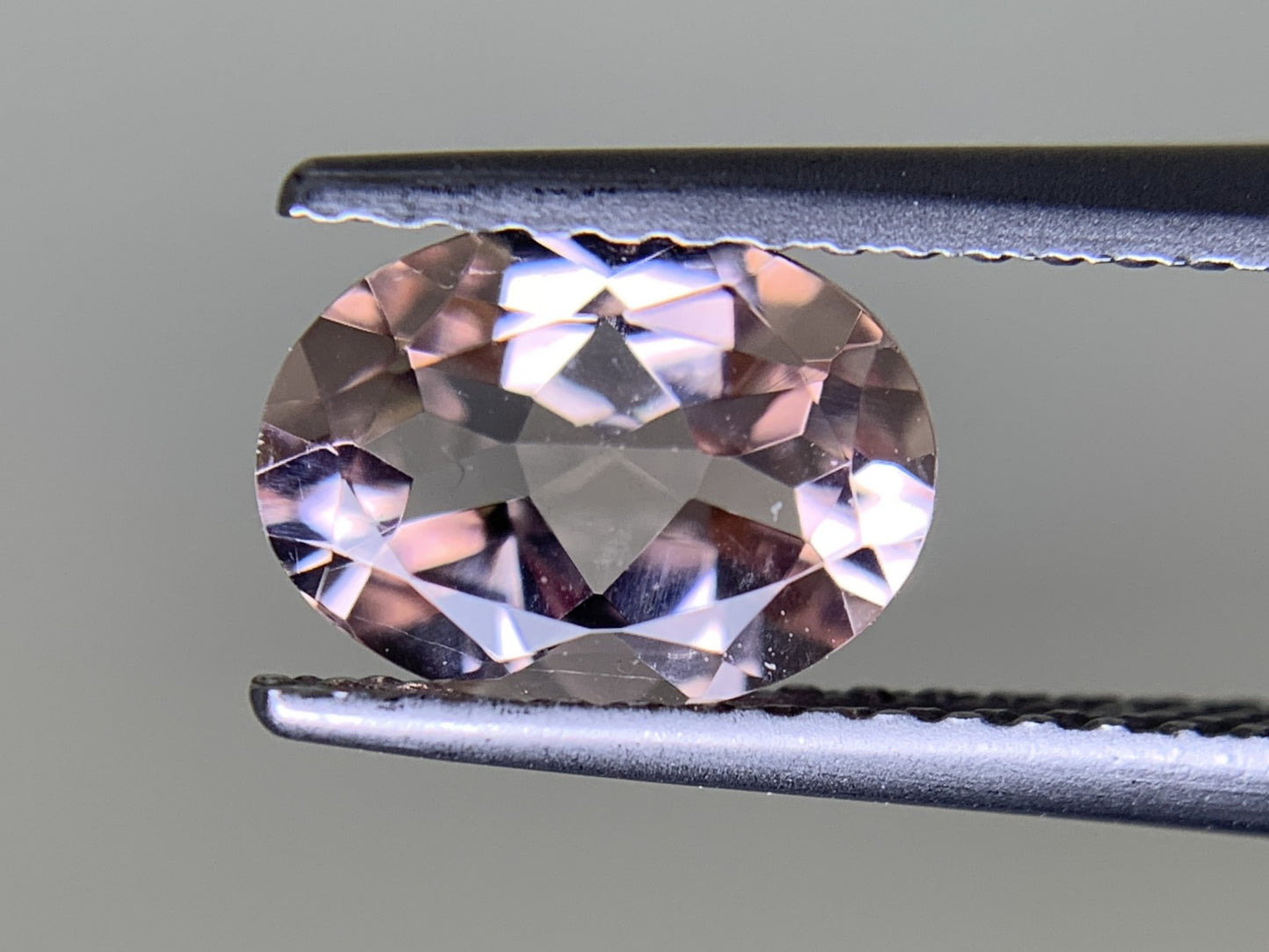 モルガナイト 1.010ct 宝石ソーティング付き  7.9㎜×5.8㎜×3.5㎜  ルース（ 裸石 ） 3574Y