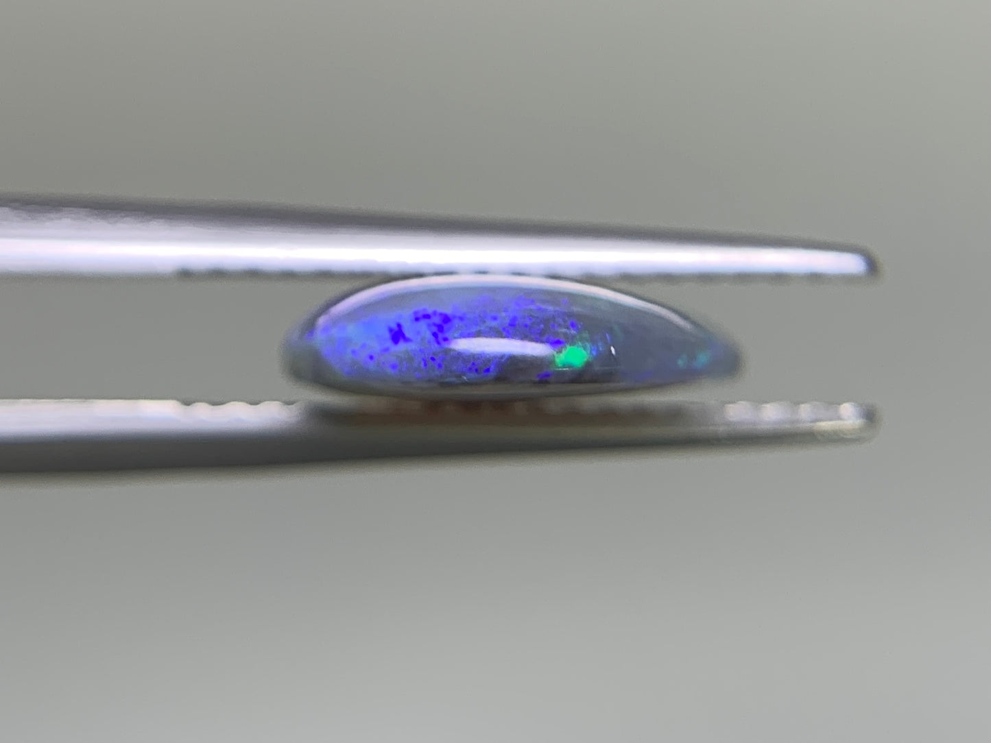 ブラックオパール 3.329ct  宝石ソーティング付き  15.2㎜×11.3㎜×3.1㎜  ルース（ 裸石 ） 1944Y